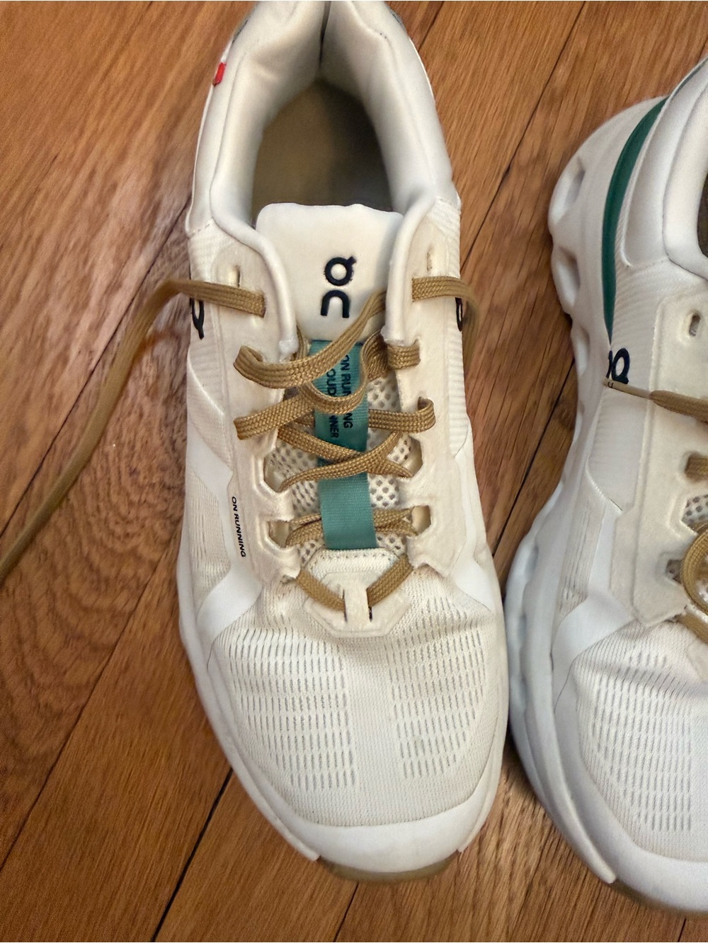 On Running women’s- Cloudrunner 2 Sneaker - Picture 3 of 9